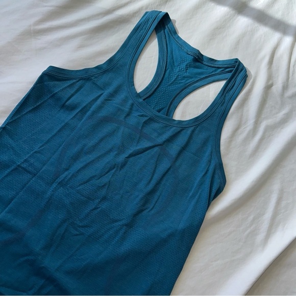 Lululemon swiftly tech top tank style racer back in size 6 - Picture 6 of 7